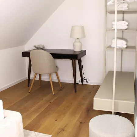 Schoener Wohnen In Der Suedstadt 6 Personen, Balkon, Fahrradgarage *